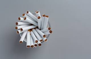 梦都南京烟多少钱一条，消费者转向平价替代品，鱼目混珠。